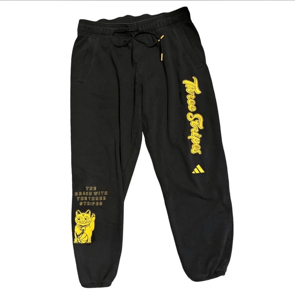 Lucky cat Adidas x Three Stripes sweats